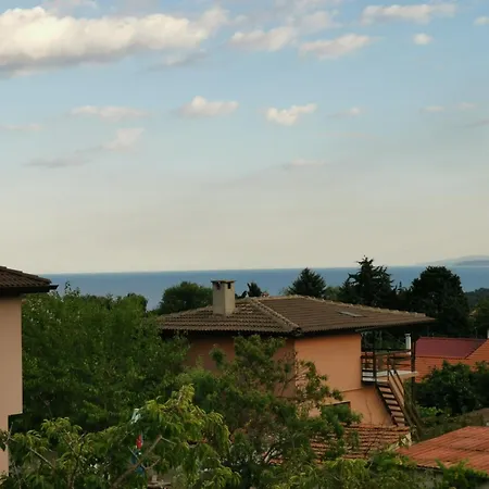 Нощувка със закуска (B & B) Affordable With Bbq 5 Min Drive From Lusi