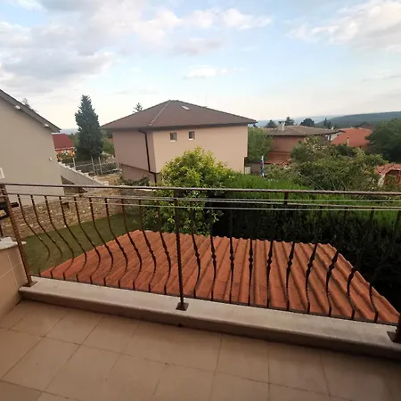 Affordable With Bbq 5 Min Drive From Lucy 3* Varna