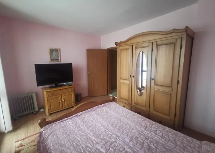 Нощувка със закуска (B & B) Affordable With Bbq 5 Min Drive From Lusi Варна